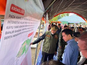 Kawal Arahan Presiden Prabowo, Wapres Gibran Tinjau Lokasi Terdampak Banjir di Sumbar