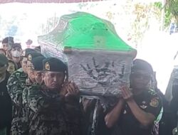 Isak Tangis Keluarga Jemput Jenazah pramugari Florencia di Tondano