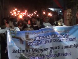 Ratusan Umat Nasrani Ikut Pawai Obor Menyambut Jumat Agung dan Paskah