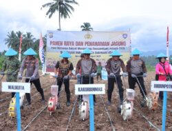 Mendukung Ketahanan Pangan, Kakorbinmas Baharkam Polri Pimpin Panen Raya dan Penanaman Jagung di Kotamobagu