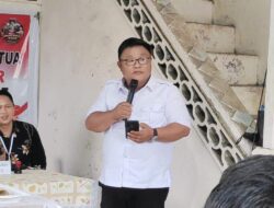Camat Donald Nyanyikan Lagu “Alangkah Bahagianya” di Penetapan Calon Hukum Tua ‎