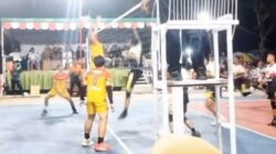 Tim Volly Putra Polres Kotamobagu Tumbangkan Tim Voly Ball putra asal Desa mokodite dengan skor 3-0