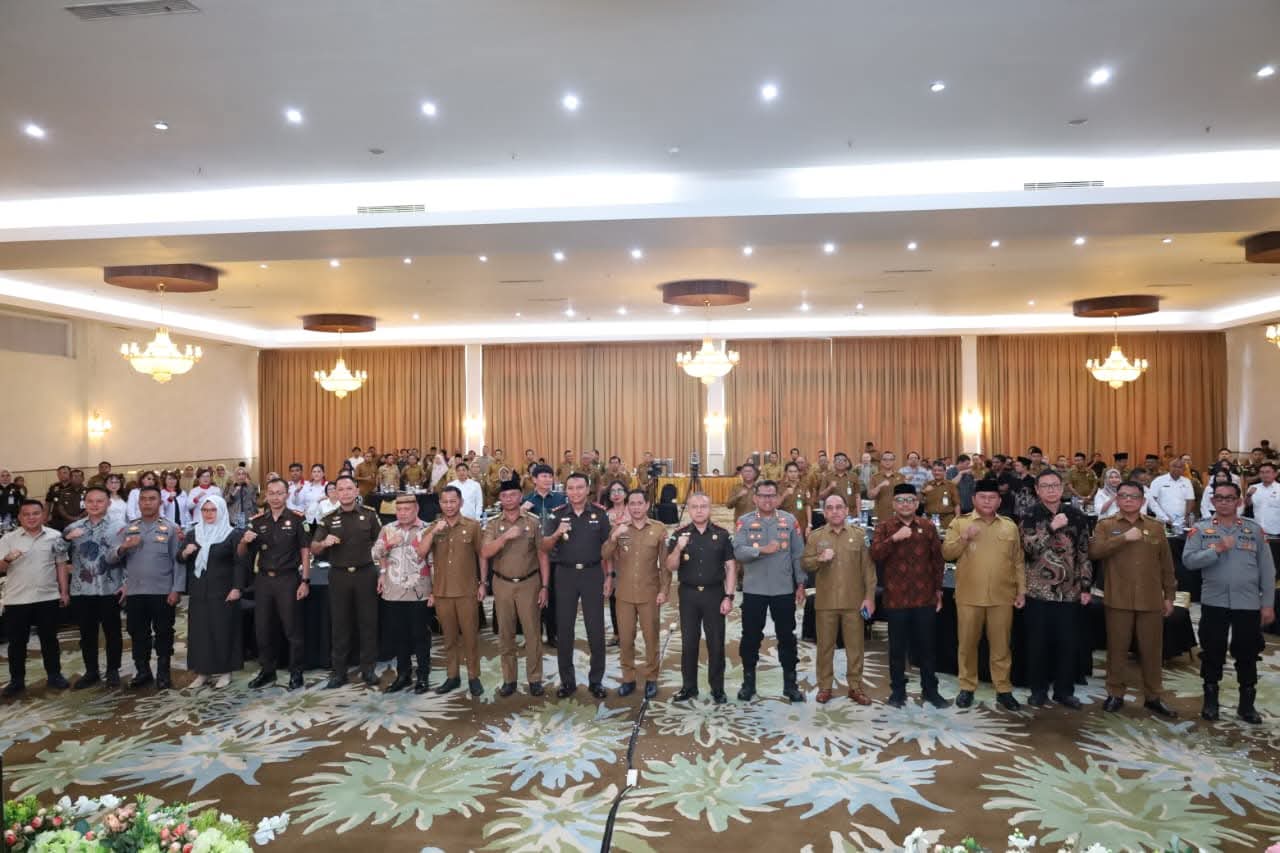 Nampak Seminar ini dihadiri kepala daerah se-Bolaang Mongondow Raya (BMR), pimpinan DPRD, pimpinan Organisasi Perangkat Daerah (OPD), pengurus Srikandi Cinta Desa, perwakilan perusahaan pertambangan, akademisi, pemerhati hukum, serta pelaku usaha.( foto: Dok)