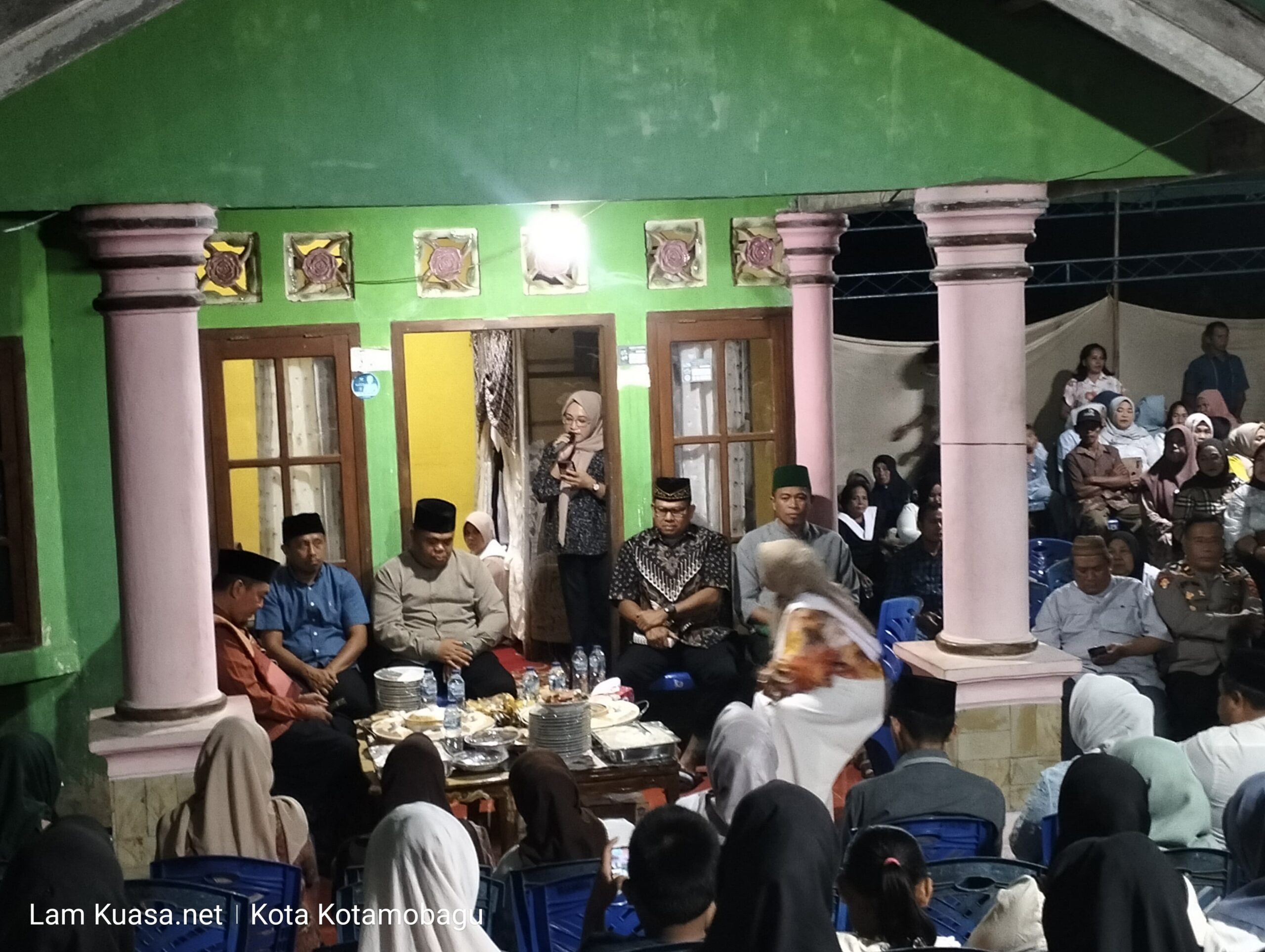 Nampak Kapolres Abdul Kholik Hadir Ta’jiah Malam Ketujuh Almarhum Muksin Dondo. (Foto: Lamk)