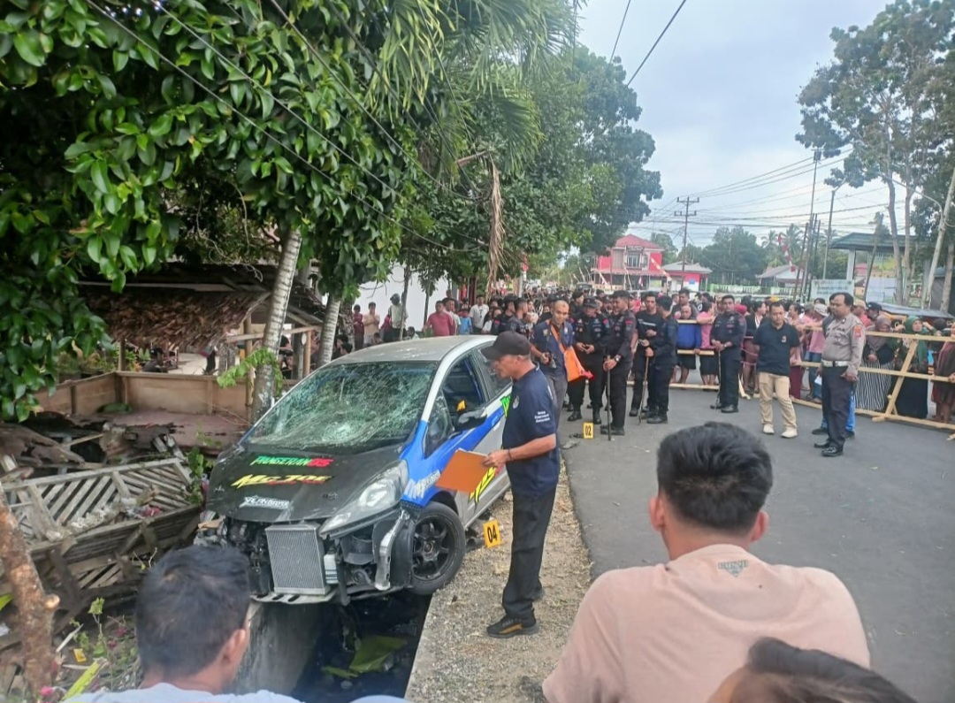 Nampak Anggota Kepolisian Dari Polres Kotamobagu Melakukan Olah TKP Atas Insiden Naas Di Lokasi Drag Race dan Drag Bike di Kelurahan Upai. (Foto: Istimewa)