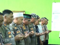 Menunduk dalam Sujud, Melangitkan Harapan: Kapolres Kotamobagu Pimpin Doa dan Shalat Gaib Bagi Korban Musibah Drag Race