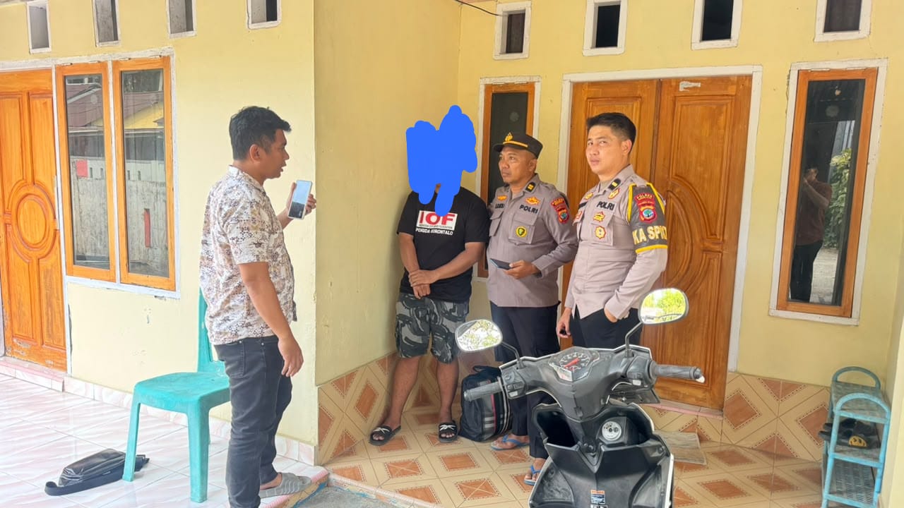 Terduga Pelaku RFY Saat Diamankan Oleh Personel Sat Reskrim Di Kediamannya.( Foto: Dok)