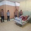 Peduli Anggota, Dansat Brimob Roby Samban dan Danyon Wayan Jenguk Personel Terluka saat Redam Konflik